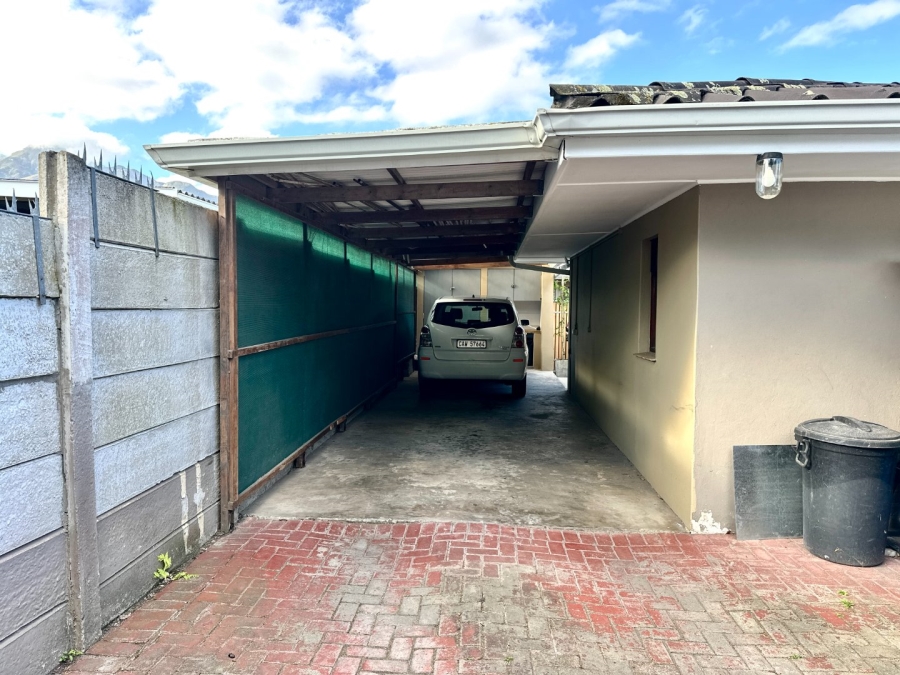 4 Bedroom Property for Sale in Bergsig Western Cape